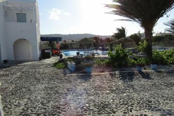 Poolside bar