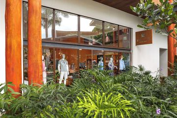 Shopping mall