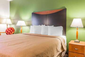 Guest room with one bed