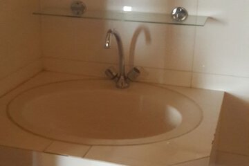 Bathroom sink