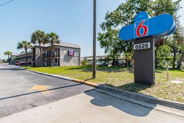 Motel 6 Tampa FL