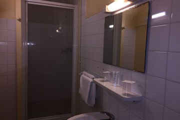 Bathroom sink