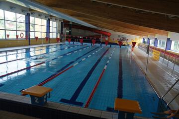 Indoor/outdoor pool