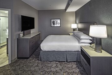 Room 28 of 64