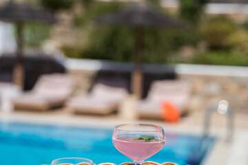 Swim-up bar