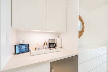 Mini-refrigerator