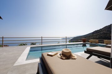 Private pool