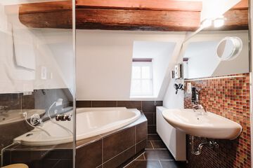Jetted tub