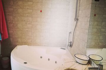 Private spa tub