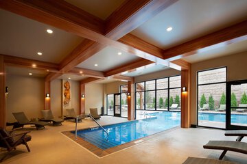 Indoor/outdoor pool