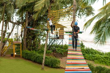 Ropes course (team building)