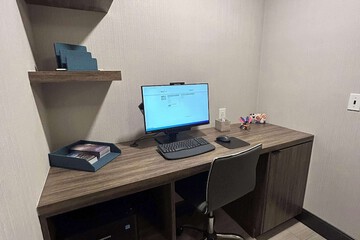 Business Center 15 of 16