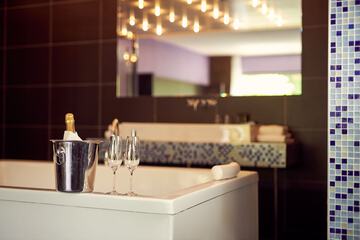 Jetted tub