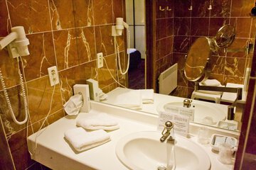 Bathroom sink