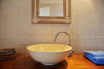 Bathroom sink