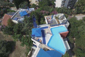 Rooftop pool