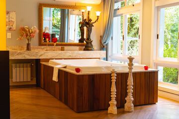 Private spa tub
