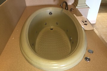 Jetted tub