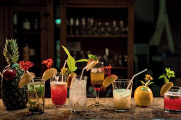 Swim-up bar