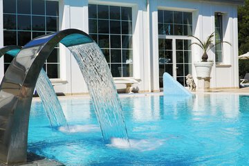 Pool waterfall
