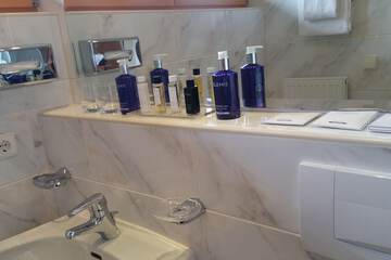 Bathroom amenities