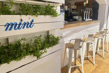 Poolside bar