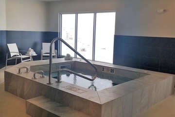 Indoor spa tub