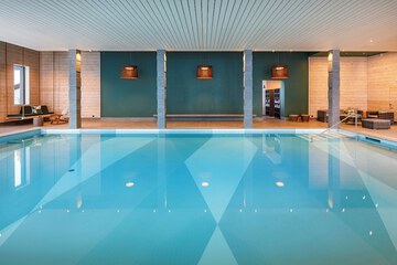 Exercise/lap pool