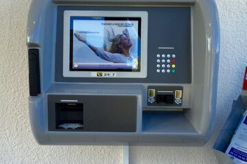 Check-in/check-out kiosk
