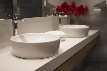 Bathroom sink
