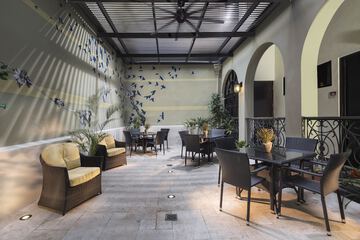 Lobby lounge