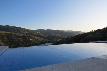 Infinity pool