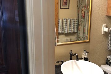 Bathroom sink