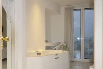 Jetted tub