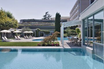Infinity pool