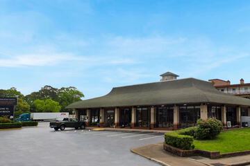 Ambassadors Inn & Suites