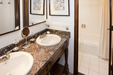 Bathroom sink