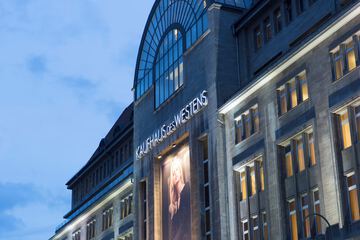 Shopping mall