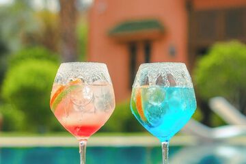 Poolside bar