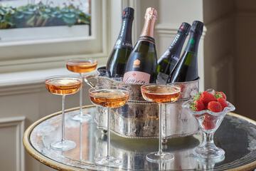 Champagne service