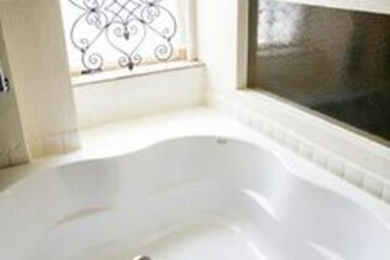 Deep Soaking Bathtub