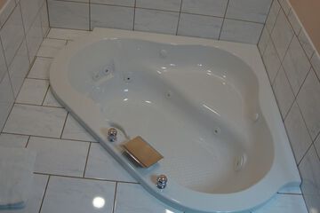Jetted tub