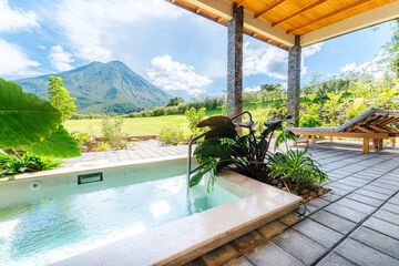 Private spa tub