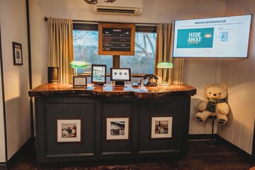 Check-in/check-out kiosk