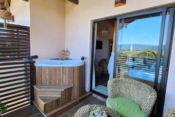 Deep soaking bathtub