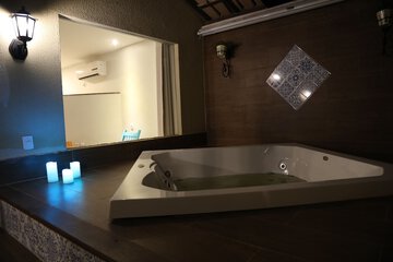 Deep soaking bathtub