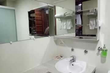 Bathroom sink