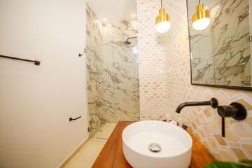 Bathroom shower
