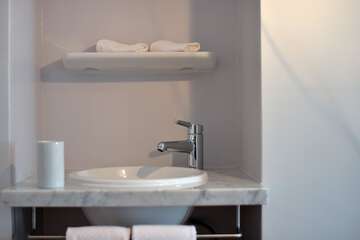 Bathroom sink