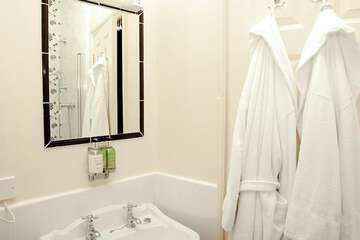 Bathroom amenities